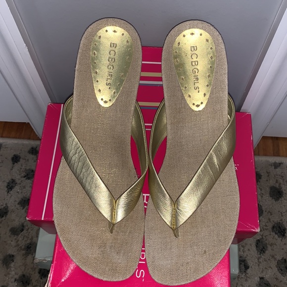 BCBG Gold wedge sandals size 9.5 - Picture 2 of 8
